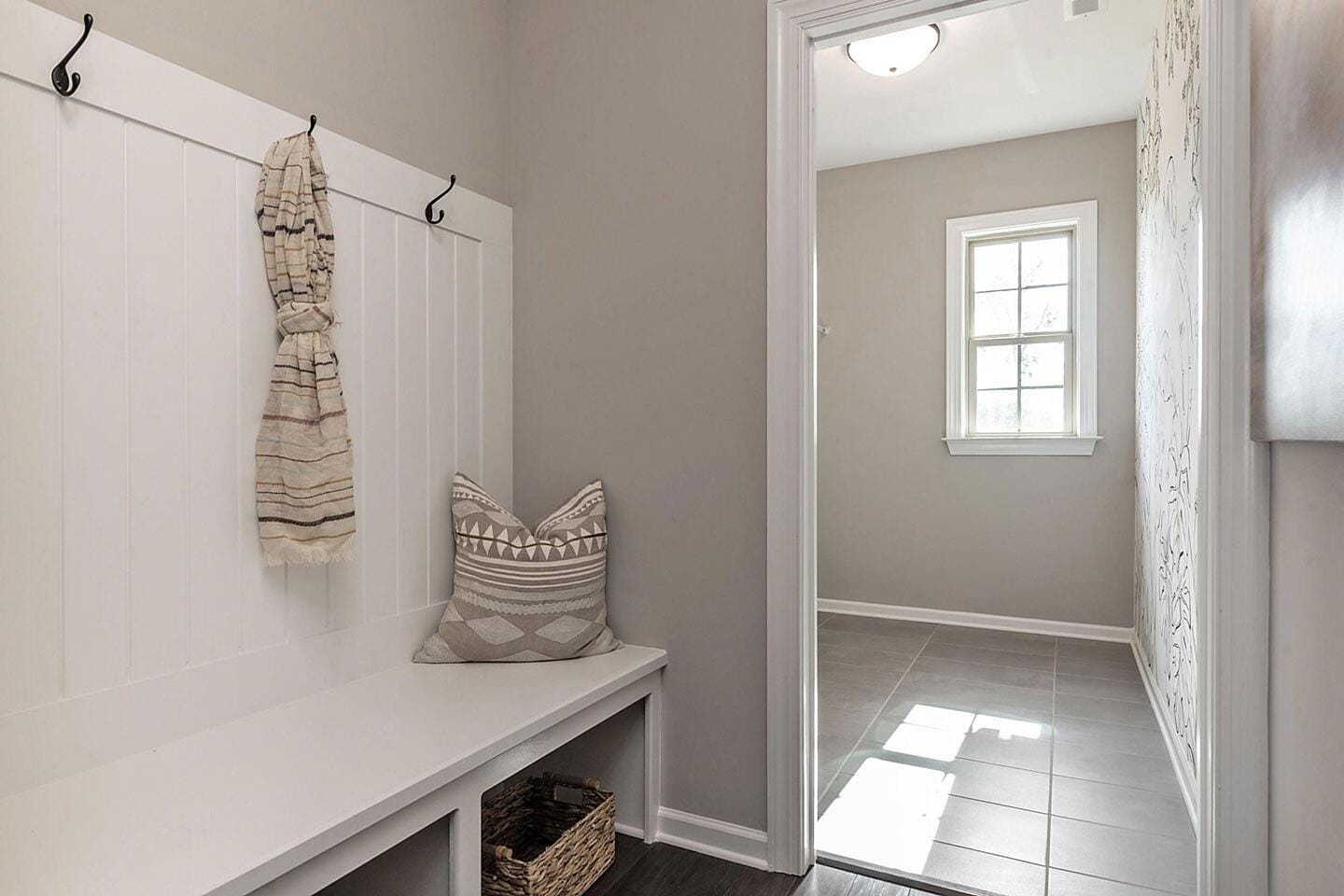 -home-empirecas-public_html-uploads-images-LowRise-Plans-Ellington-car-ellington-floor-plan-010-8-mud-room-laundry-mls_size