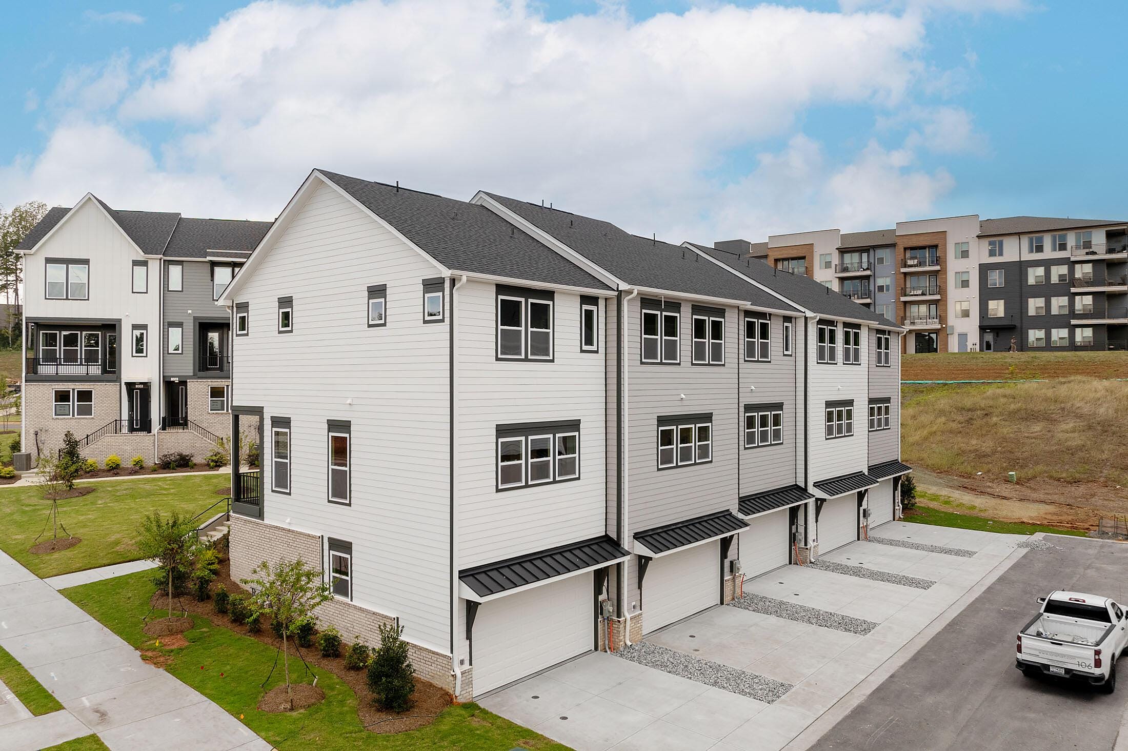 -home-empirecas-public_html-uploads-images-homes-46537-car_brx0031_100824-building-3-back-ext-1