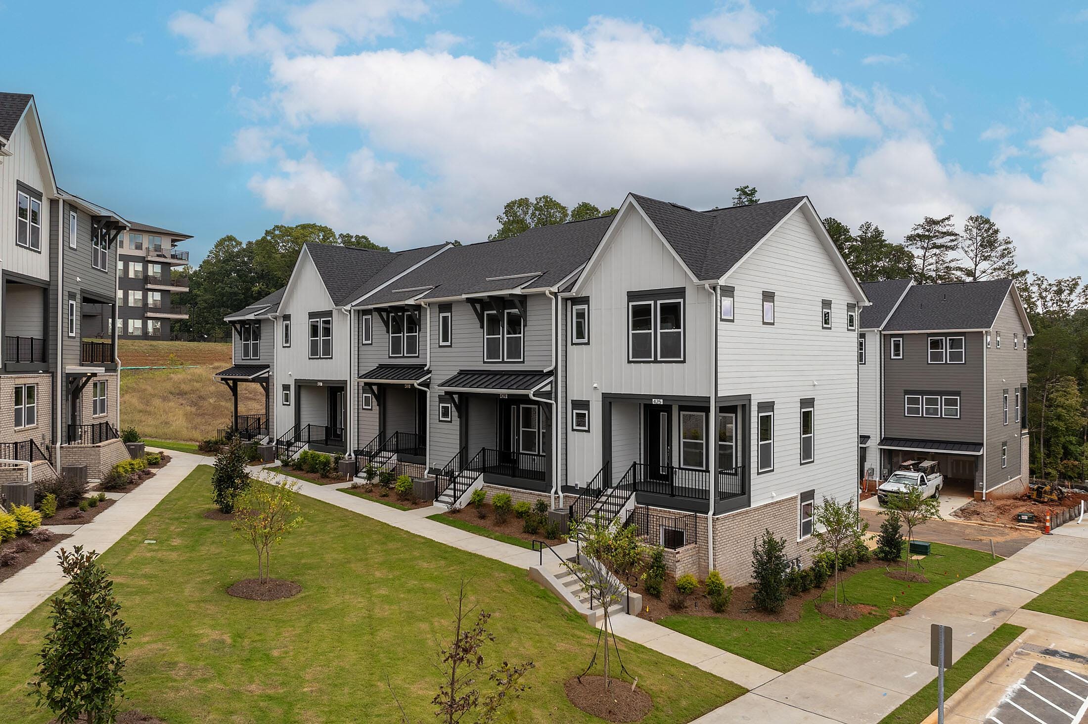 -home-empirecas-public_html-uploads-images-homes-46537-car_brx0031_100824-building-3-fr-ext-1