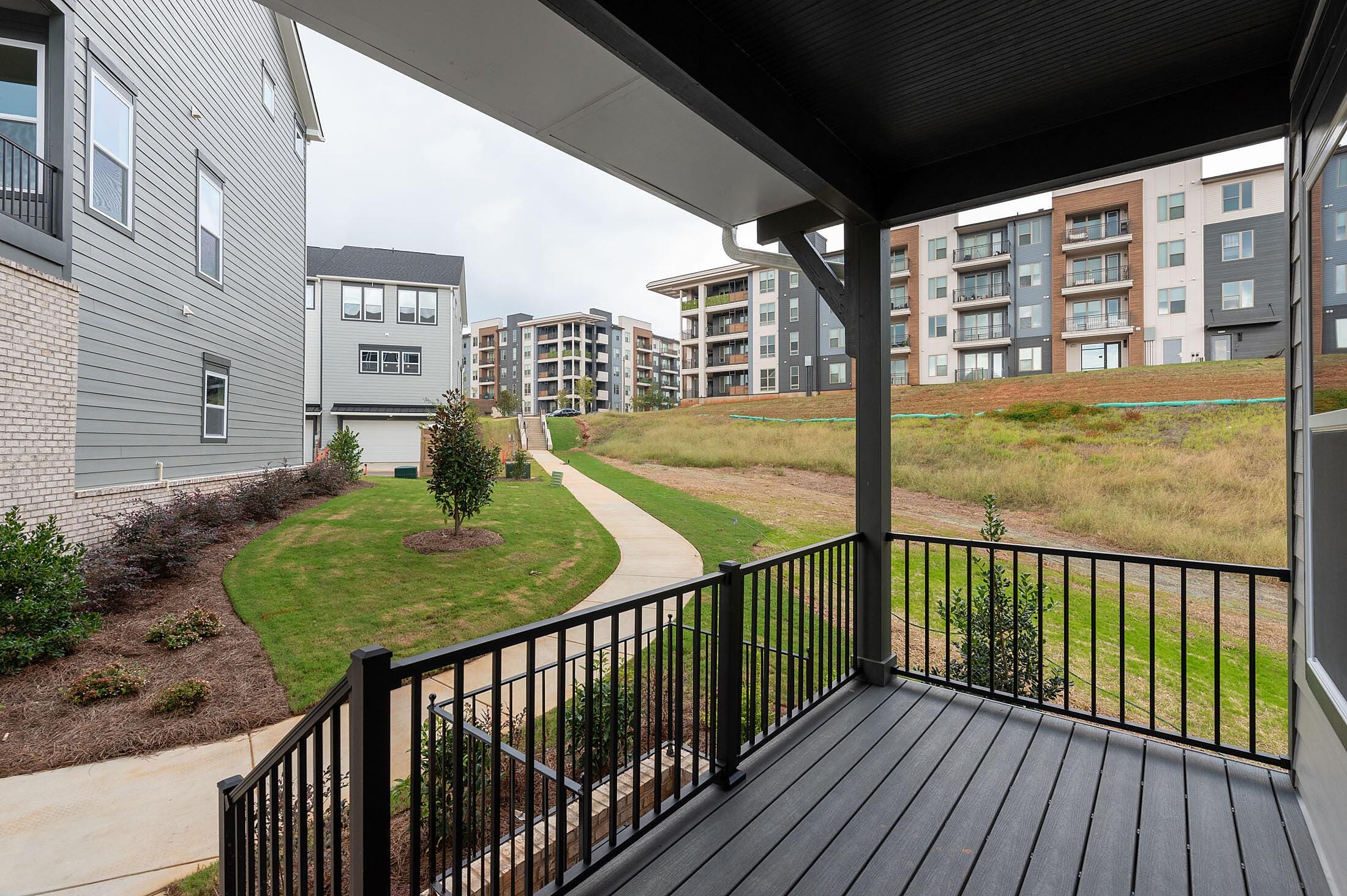 -home-empirecas-public_html-uploads-images-homes-46541-car_brx0035_100824-cov-terrace-1