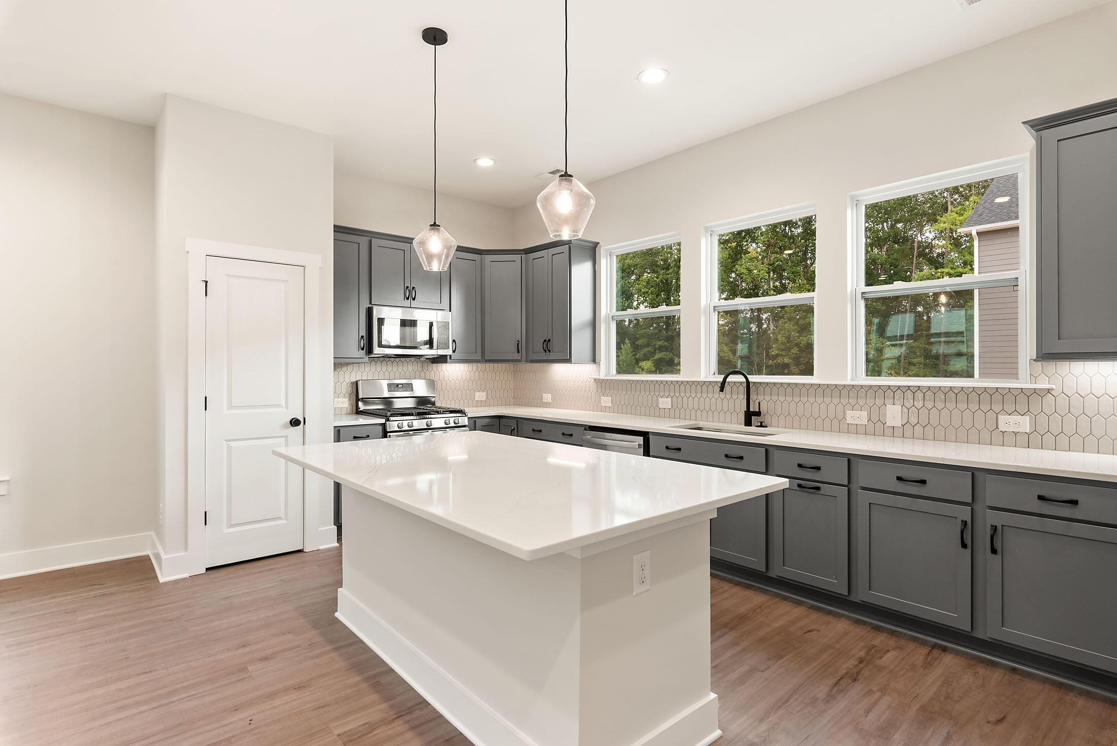 -home-empirecas-public_html-uploads-images-homes-46541-car_brx0035_100824-kit-3