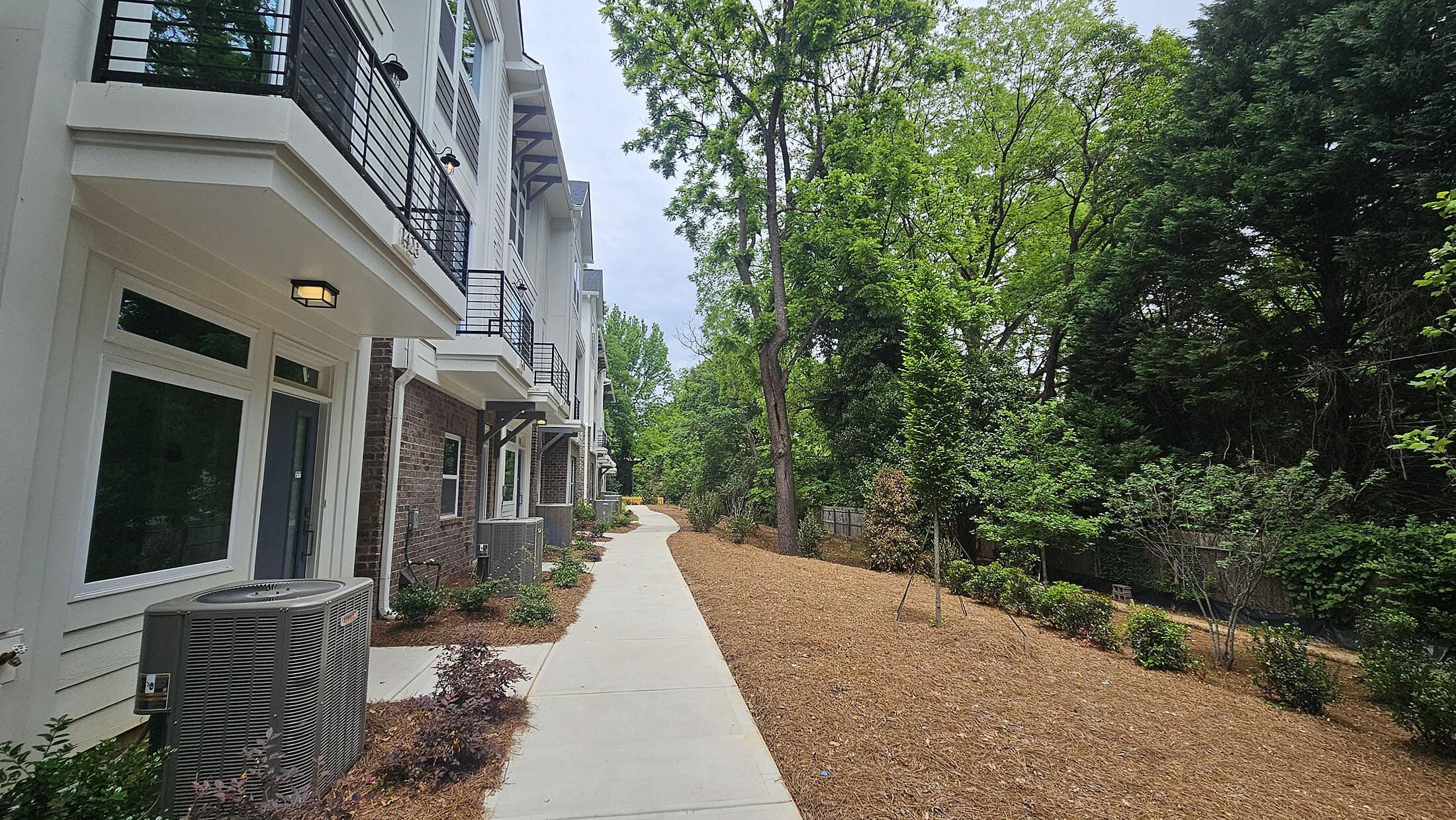 -home-empirecas-public_html-uploads-images-homes-46725-car_csw0209_050825-landscaping-2